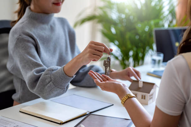 Why Choosing the Right Mortgage Broker Can Save Time and Money