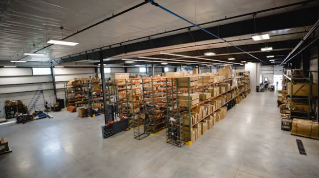 A SMARTER WAREHOUSE AIRFLOW STRATEGY: HOW THE RIGHT AIR-MOVEMENT PLAN IMPROVES COMFORT AND CUTS COSTS